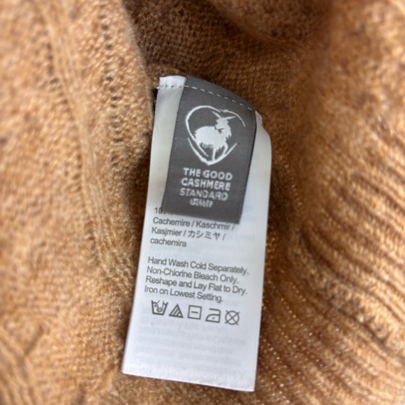 J. Crew Camel Cable Knit V Neck Cashmere Sweater Size Medium - Picture 7 of 8